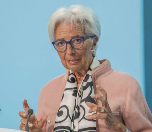 لاغارد: سقوط أي حكومة في منطقة اليورو أمر «مقلق»