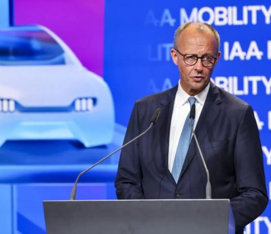 ميرتس يتعهد بدعم قطاع السيارات المتعثر لمواجهة الصين وأميركا