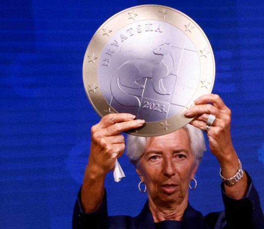 لحظة اليورو العالمية تتلاشى وسط الانقسام السياسي