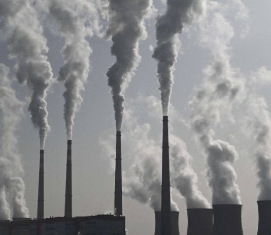 شركات الطاقة والإسمنت تفاقم مخاطر الاحتباس الحراري