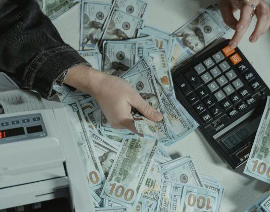 الـ 3% تُضعف سيولة الشركات وترفع التضخّم 5%