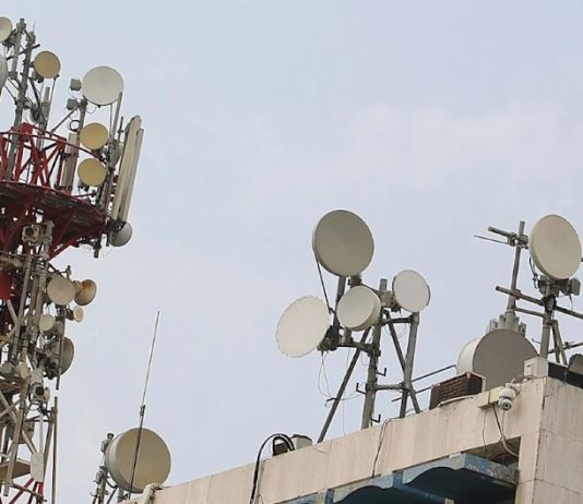 خصخصة مُقنّعة وعودة إلى زمن الهدر: وزير الاتصالات يستعجل تدمير القطاع