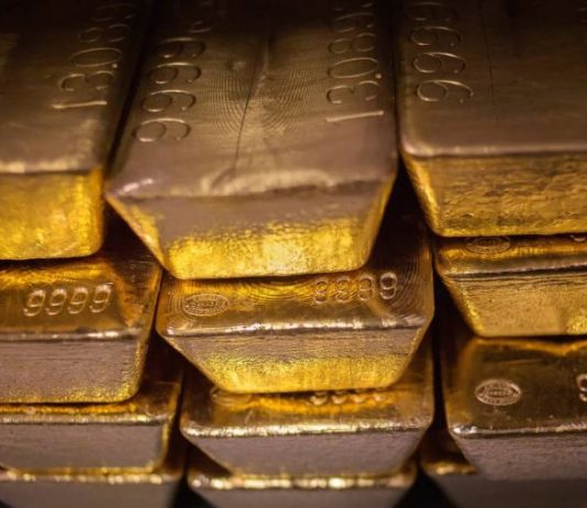 الذهب يتخطى 3960 دولاراً في مستوى قياسي جديد