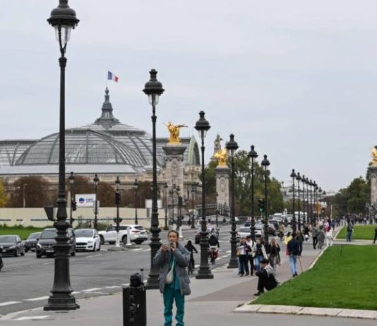 الشلل السياسي في فرنسا يثير قلق وكالات التصنيف الائتماني