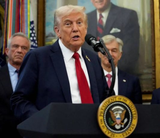 ترمب يلوح بورقة «تقليص عدد الوكالات الحكومية»