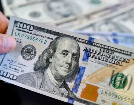 العالم يخشى الدولار: مكانته الدوليّة تتراجع بسرعة