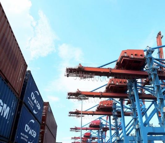 إدارة مرفأ بيروت: ملتزمون بتسيير كافة المعاملات وتقديم أفضل الخدمات