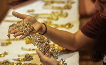 الذهب يرتفع وسط عمليات شراء بأسعار منخفضة وقلق المستثمرين