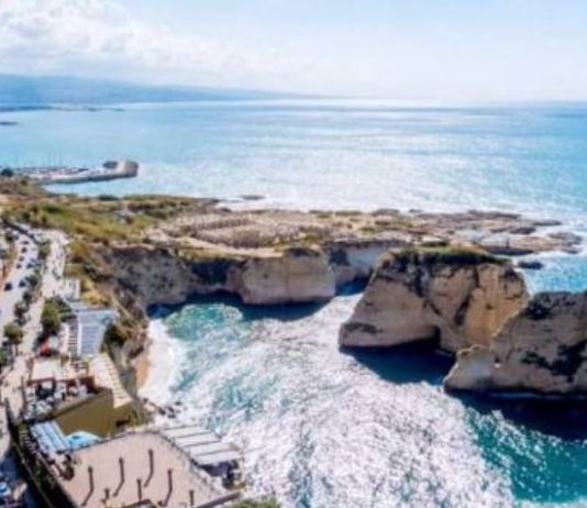 أملاك اللبنانيين على الشاطئ تُستباح… ووزارة الأشغال تكتفي بالرسوم!