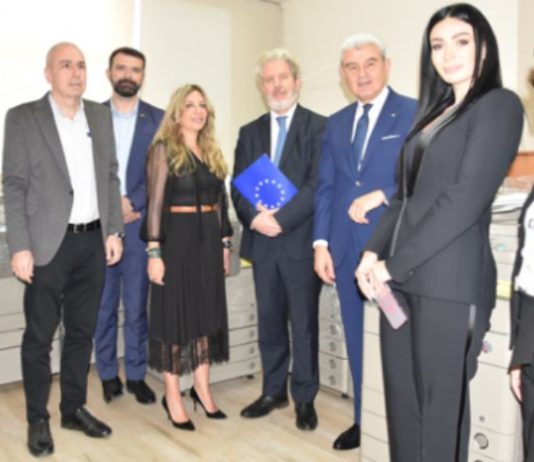 وزارة الصناعة تسلمت معدات تكنولوجيا المعلوماتية (IT) ضمن مشروع”2Circular” الممول أوروبيا والمنفذ من “اليونيدو”