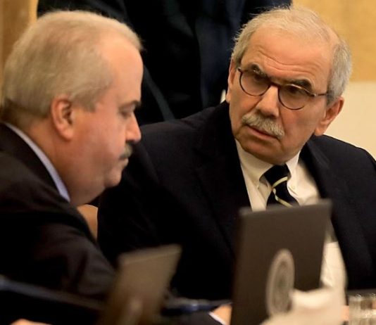 مشروع الحكومة لاسترداد الودائع يُحمِّل الدولة مسؤولية الانهيار