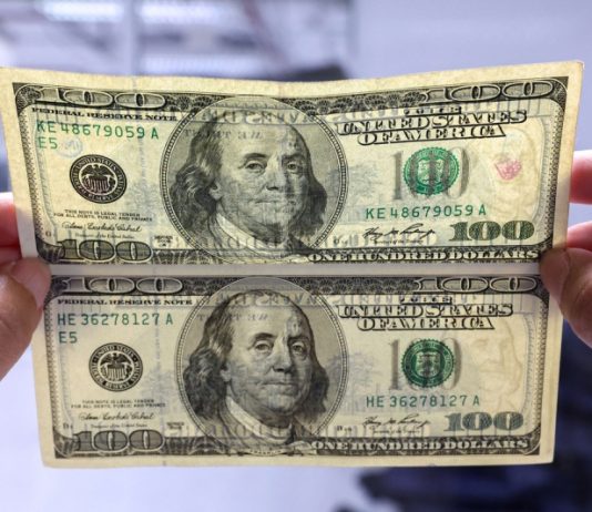 2026 يلوح بتشاؤم أكبر بعد عام كارثي للدولار