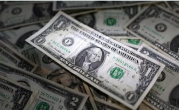 الدولار يتذبذب… والأسواق تنتظر حسم البنوك المركزية