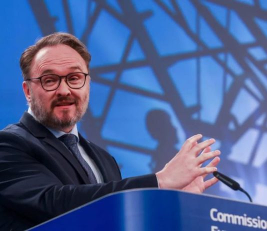 الاتحاد الأوروبي يُسرّع مشاريع شبكات الكهرباء في سباقٍ لكبح أسعار الطاقة