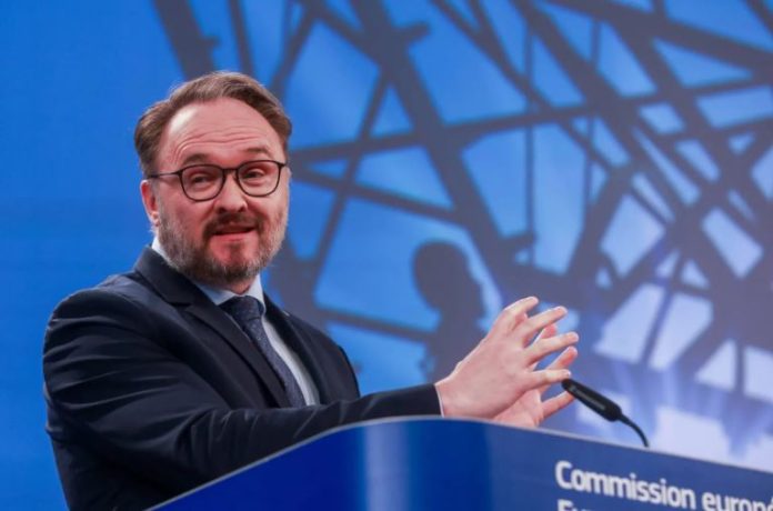 الاتحاد الأوروبي يُسرّع مشاريع شبكات الكهرباء في سباقٍ لكبح أسعار الطاقة