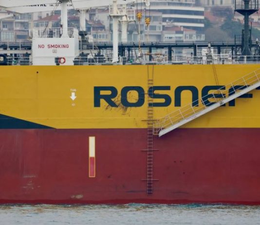 عقوبات ترمب على «لوك أويل» و«روسنفت» قد تُعيد تشكيل خريطة النفط العالمية