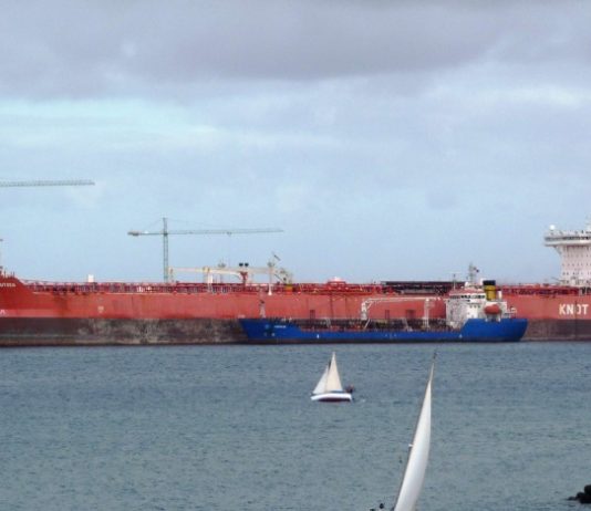 الأسواق تقيس أثر تشديد العقوبات على النفط الفنزويلي في تعافي الأسعار