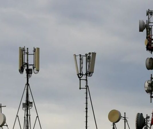 الشبهات تلاحق وزارة الاتصالات: مشاريع ومكالمات وهمية