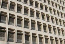 خلف: لا يمكن بناء قطاع مصرفي قوي على قاعدة مالية عامة ضعيفة