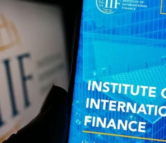 تقرير شامل لمعهد التمويل الدولي: سعر الدولار سيبقى ثابتًا في 2026