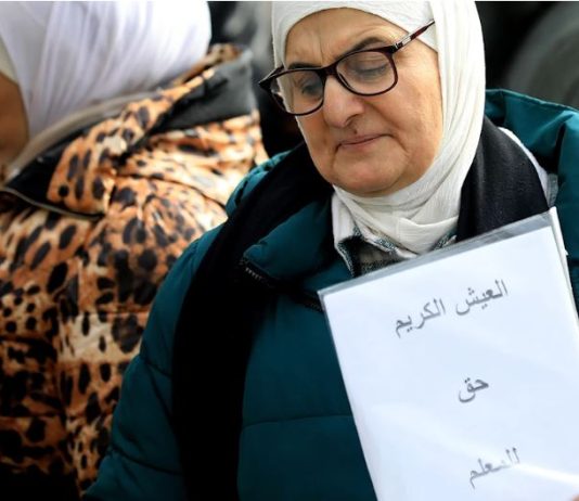 رواتب ومكتسبات القطاع العام تحت المقصلة