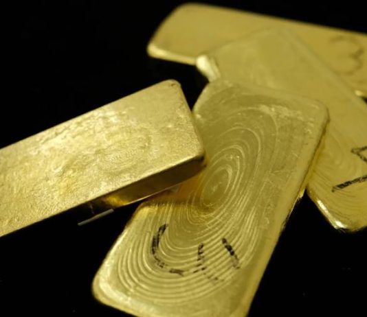 الذهب يتجاوز مستوى 5300 دولار مع انخفاض الدولار