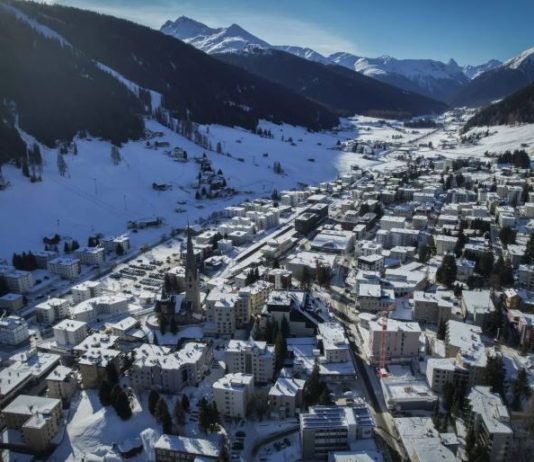 ترمب يقود وفداً «رفيع المستوى» لدافوس… وبيسنت ولوتنيك ورايت على رأس القائمة