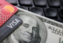 ترمب يهز «وول ستريت» باقتراح سقف الـ 10% لفوائد البطاقات… والبنوك تترنح