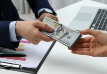 تحسّن القطاعات الإنتاجية: الصناعة والزراعة والاتصالات والتكنولوجيا