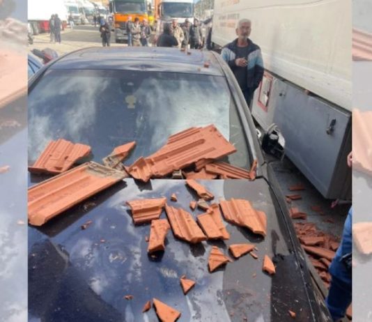 مئات السيارات المستوردة عالقة عند الحدود