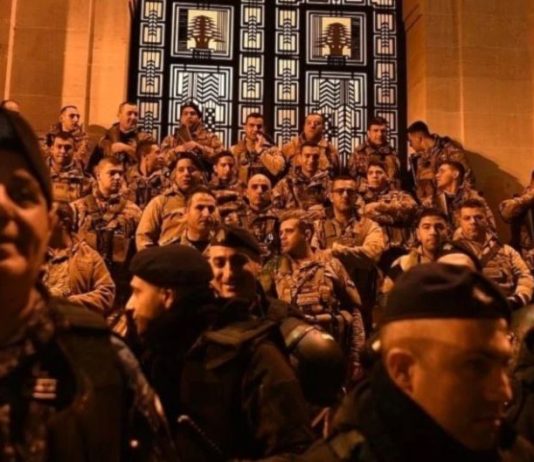 العسكريون في الخدمة ساعدوا زملاءَهم بالضغط على السلطة: «وعود» بتصحيح أجور العسكريين المتقاعدين وموظّفي القطاع العام