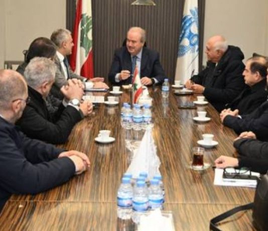 جابر أطلع على ملاحظات نقابات المهن الحرة على قانون الفجوة المالية و التقى السفير القطري