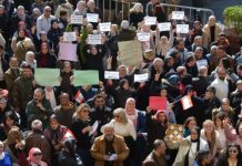 إضراب الموظفين رفضاً للضرائب: 60 بالمئة منهم بحاجة للتسريح