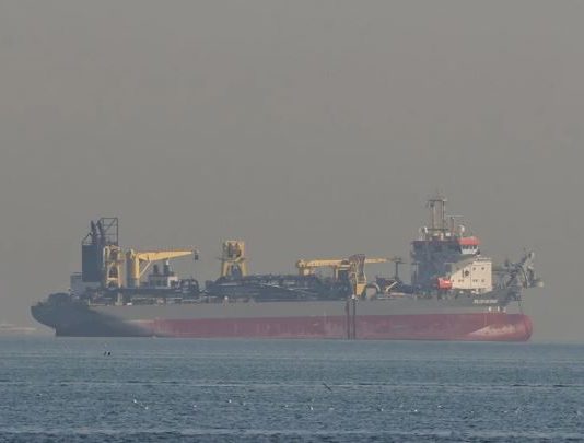 مئات الناقلات وسفن النفط تتوقف في الخليج مع تصاعد الحرب