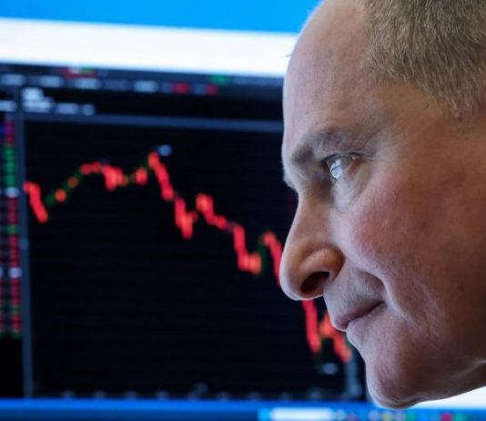 الأسواق العالمية في «مواجهة المجهول»… وافتتاح الاثنين تحت الاختبار