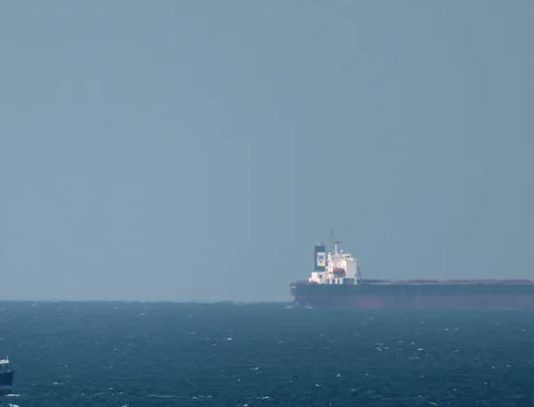 ضغوط على كلفة الشحن البحري وسط أزمة مضيق هرمز