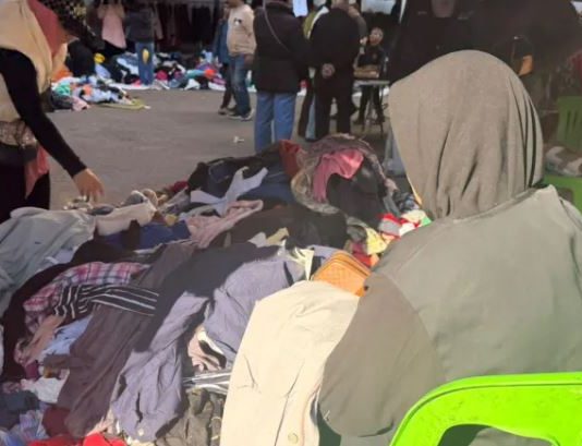 “سوق الأحد” في الحمرا… ملاذ النازحين وبضائع “على قدّ الإيد”