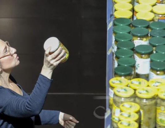 لقمة اللبنانيين تحت النار: جنون الأسعار في زمن الحرب والنزوح