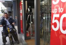 نتائج الحرب: انكماش النشاط التجاري واستقرار التوظيف والأجور