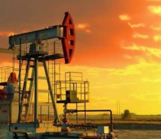 تصعيد أميركي يشعل الأسواق: النفط يقفز والدولار يرتفع والذهب يتراجع