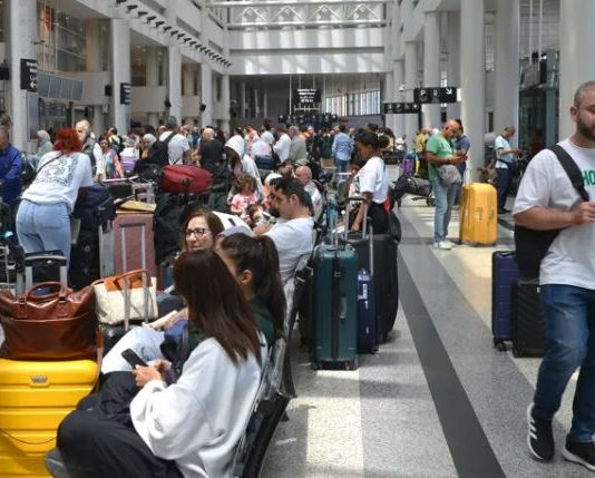 المطار خلال الحرب: 110 آلاف غادروا باتجاه واحد