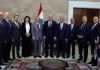 حبيب يسلّم الرئيس عون درع اليوبيل الذهبي