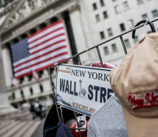 قنبلة موقوتة في «وول ستريت»… ما قصة ديون الـ 1.4 تريليون دولار؟