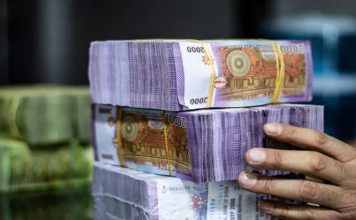 الدولار يبتلع الزيادة.. والرواتب في سوريا تعود لنقطة الصفر