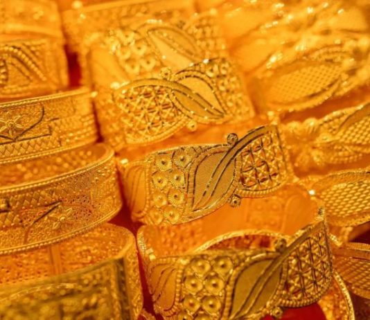 الذهب يهوي لأدنى مستوياته في أسبوعين مع تصاعد التوترات الأميركية – الإيرانية