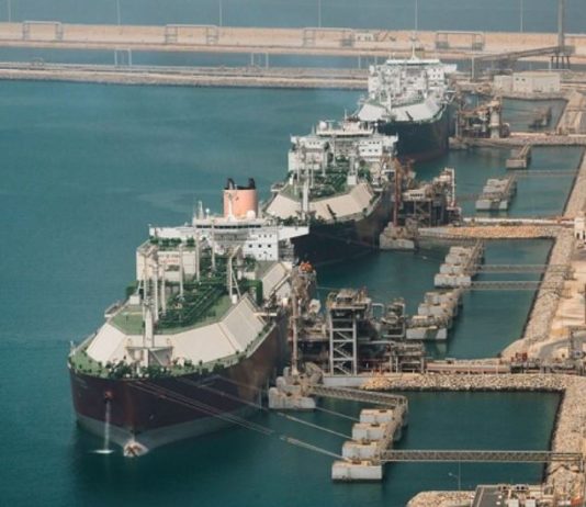 الأسواق تعيد تسعير المخاطر في عقود الغاز الخليجي