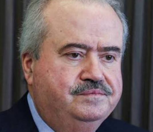 وزير المال يحدّد أصول استيفاء رسم خروج المسافرين جواً وبحراً