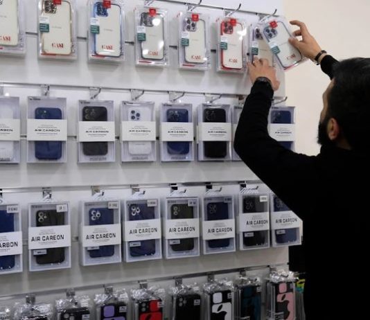 الهواتف غير المُجمركة: خلل إداري أم معركة على المنصة؟
