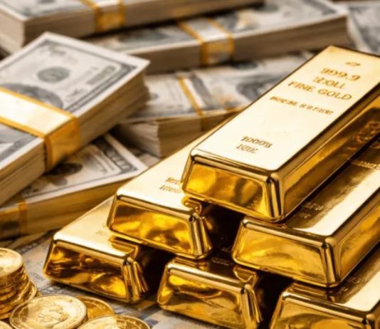 الذهب يقترب من 4400 دولار