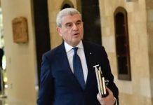 وزير الصناعة يطلب التحقيق في إدخال شحنة إسمنت إلى لبنان دون فحوصات